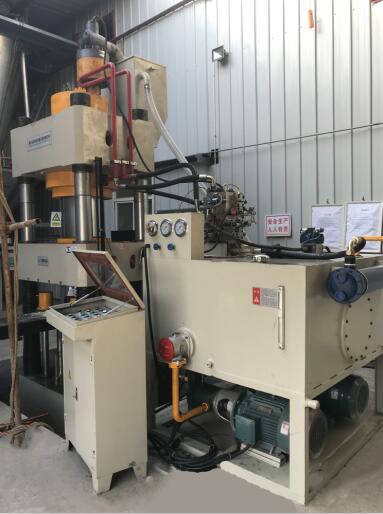 Y32-500T鹽(yan)舔磚四(sì)柱液壓(yā)機