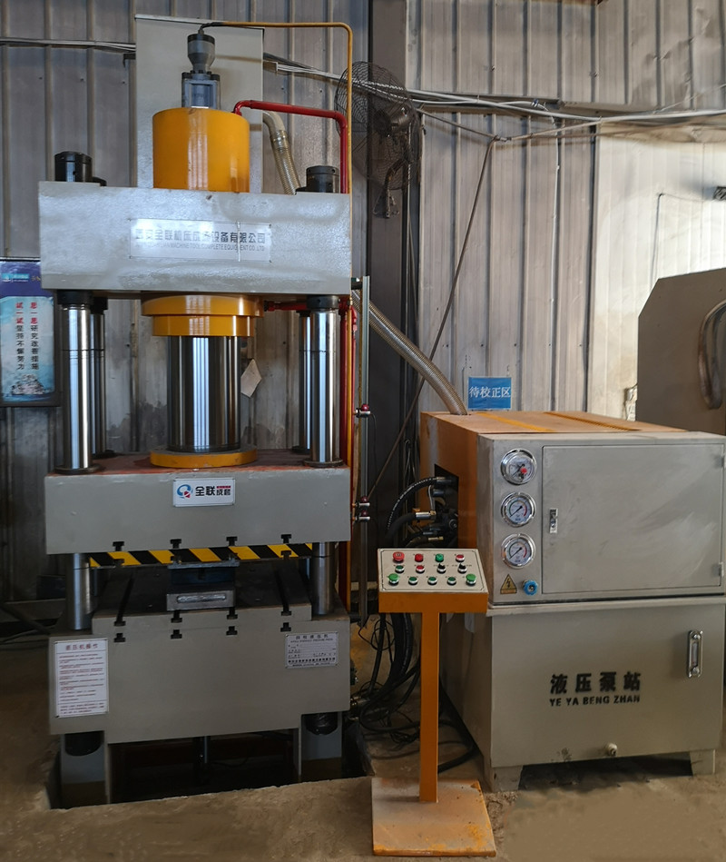 四(si)柱液壓機(jī)